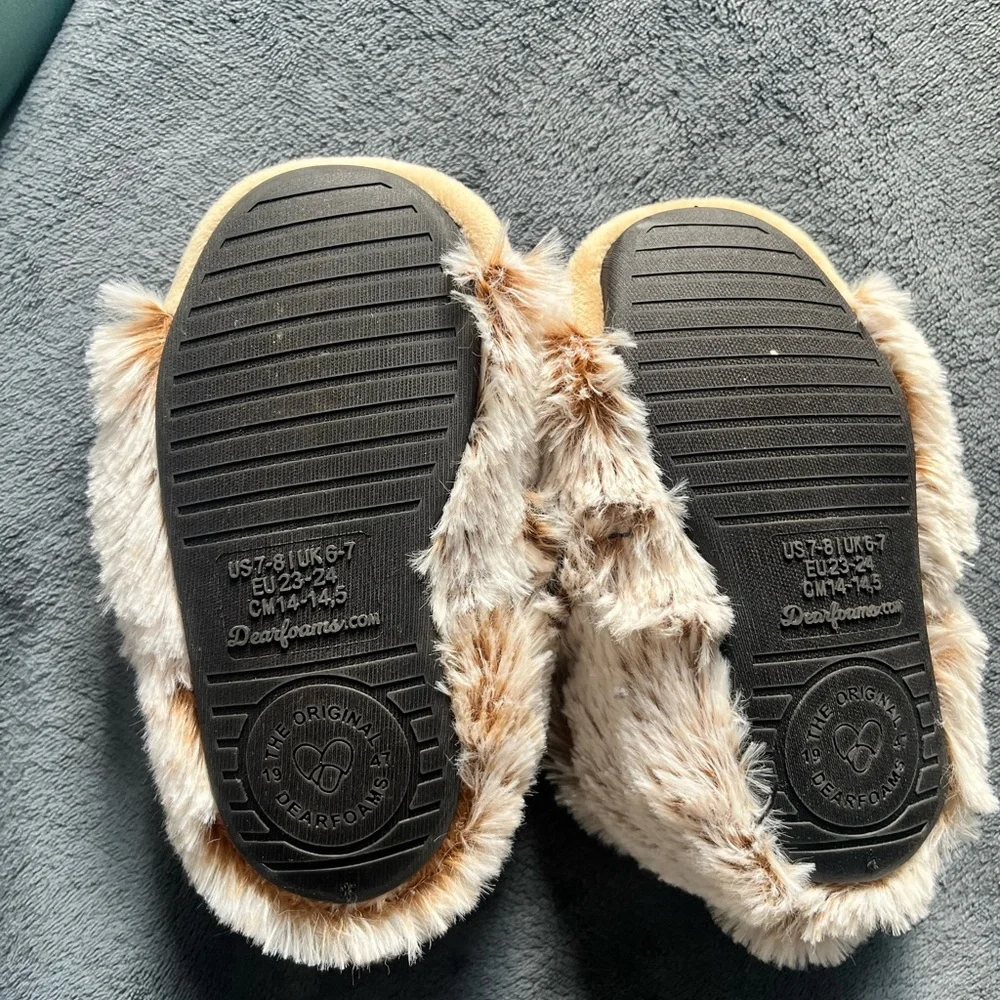 Dearfoams Kids Slippers with Santa Bear Design